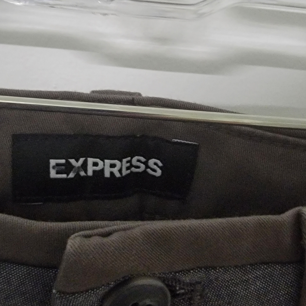 Express 30x32 - Picture 2 of 5